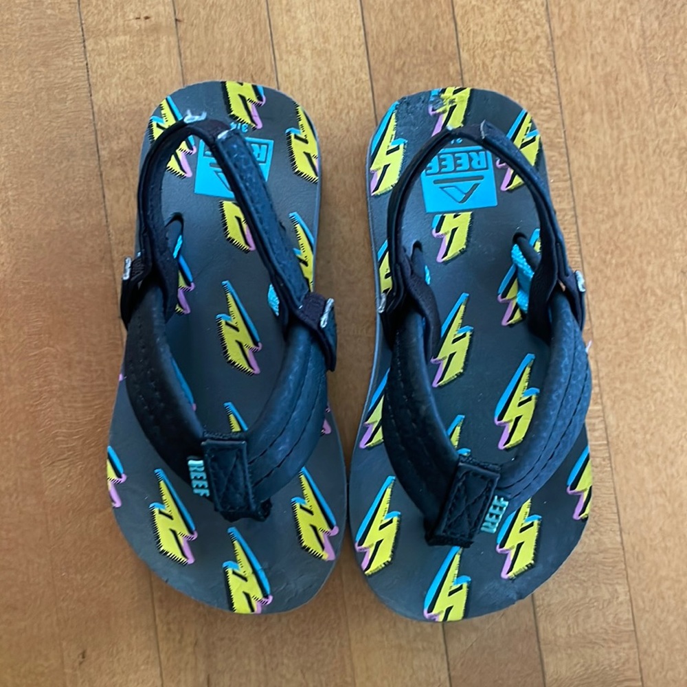 Toddler Reef sandals, like new!